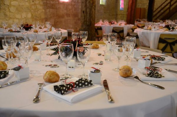 Nappe et vaisselle Mariage